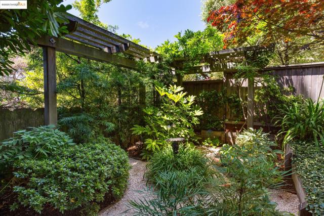2583 Buena Vista Way, Berkeley CA: https://media.crmls.org/mediaz/493697c4-f053-4c55-b2cc-5c972e6b5614.jpg