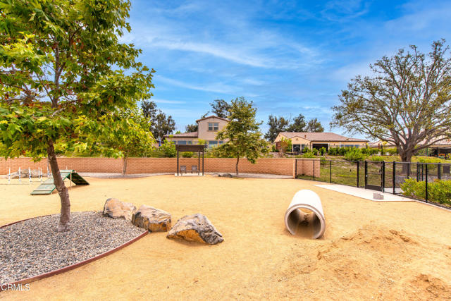 5024 Rexton Drive, Camarillo CA: https://media.crmls.org/mediaz/4937eb47-63c3-4dfa-b43d-77caab002e4b.jpg