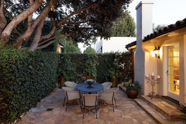 6977 Las Colinas, Rancho Santa Fe CA: https://media.crmls.org/mediaz/49380a2f-33f7-4333-87bf-afac6c46f7ef.jpg