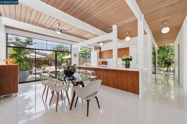 206 Santa Fe Dr, Walnut Creek CA: https://media.crmls.org/mediaz/4938ccab-61bf-40be-a8e0-e162456c8328.jpg