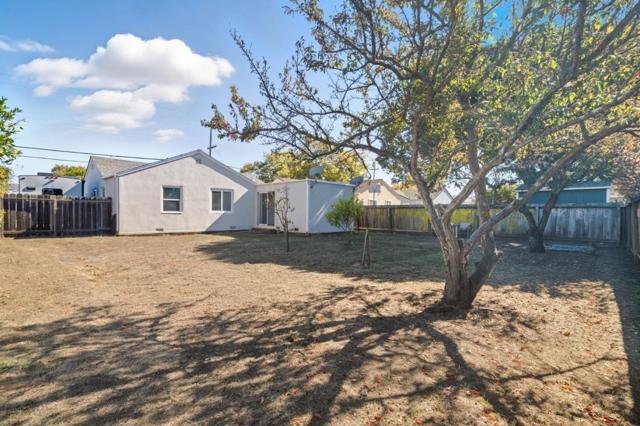 957 Oakwood Avenue, Vallejo CA: https://media.crmls.org/mediaz/4938e70e-3b59-4ded-80c0-90645563a0ee.jpg