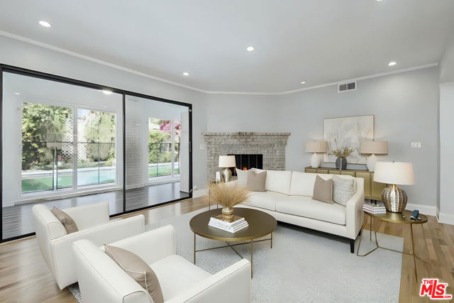 5527 Columbus Avenue, Sherman Oaks CA: https://media.crmls.org/mediaz/49391132-b30f-47b7-bf05-58c8593f27ee.jpg