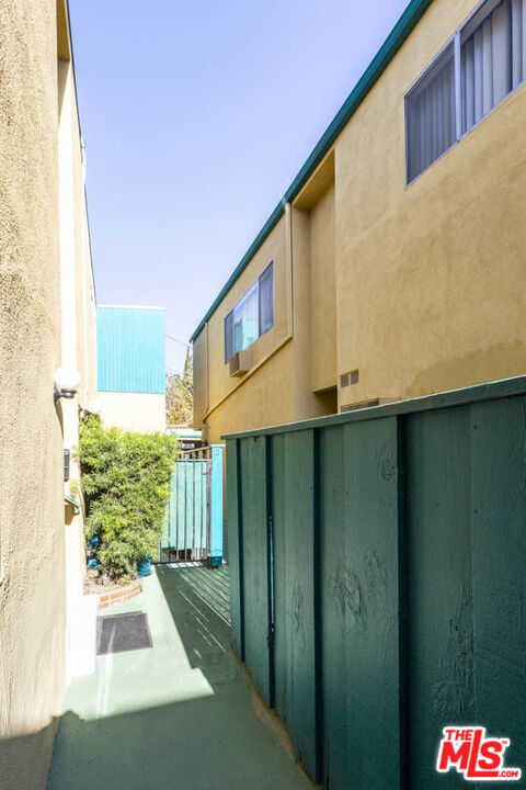 10803 Otsego Street, North Hollywood CA: https://media.crmls.org/mediaz/49398cbf-dbe7-4d63-a895-137d5dcb6126.jpg
