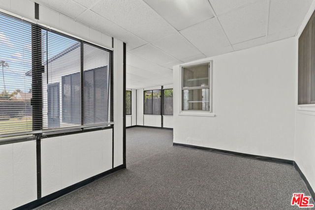 9829 S 7th Avenue, Inglewood CA: https://media.crmls.org/mediaz/4939a49a-6546-4d24-85ae-216d1b153064.jpg