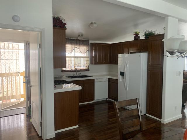 Detail Gallery Image 8 of 36 For 501 Anita St. Spc 16, Chula Vista,  CA 91911 - 2 Beds | 2 Baths