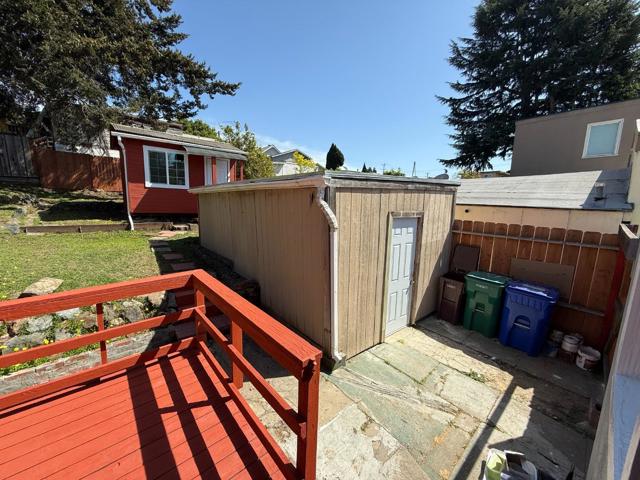 3050 22nd Avenue, Oakland CA: https://media.crmls.org/mediaz/493a93a8-ffde-41ad-adba-49210eb34afe.jpg