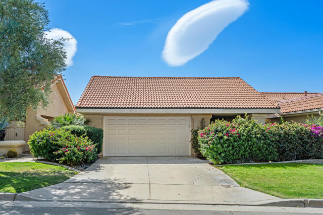 9 Acapulco Drive, Palm Desert CA: https://media.crmls.org/mediaz/493ac4f0-b3ae-4237-9751-dfa43fe13878.jpg