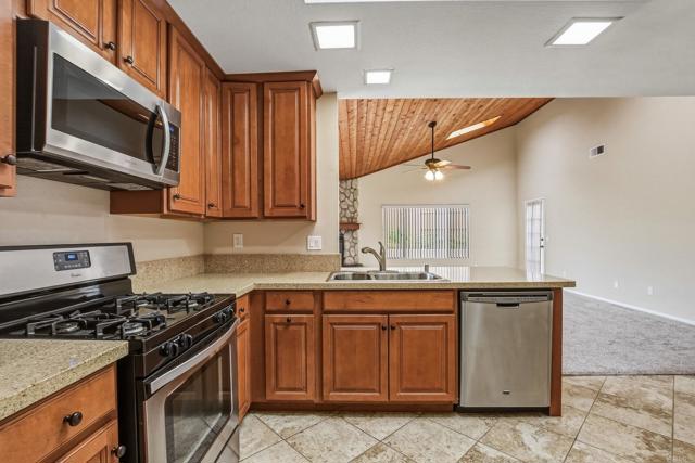 Detail Gallery Image 15 of 35 For 10261 Kaiser Pl, San Diego,  CA 92126 - 3 Beds | 2 Baths