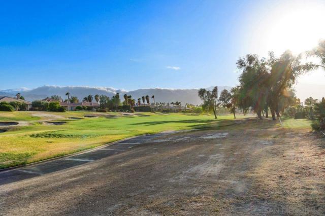 38 Calle Del Norte, Rancho Mirage CA: https://media.crmls.org/mediaz/493b37f1-e464-4396-ad0e-80fd051f534a.jpg