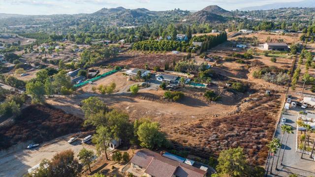 28757 Mac Tan Road, Valley Center CA: https://media.crmls.org/mediaz/493b7001-3b78-4c72-8081-c6051ff2f2a2.jpg