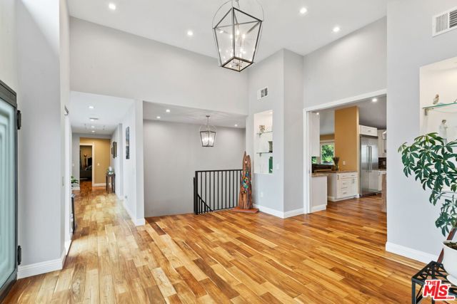 436 Levering Avenue, Los Angeles CA: https://media.crmls.org/mediaz/493b9392-a2df-49a7-b9b0-8acafe2688b5.jpg