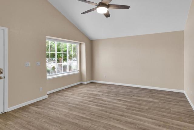 309 Windsor Court, King City CA: https://media.crmls.org/mediaz/493bb3d6-238e-4ee3-a80b-292d88b86910.jpg