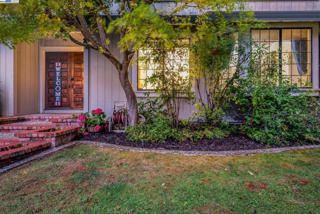 22 Cobblestone Ct, San Ramon CA: https://media.crmls.org/mediaz/493bbc63-a5be-4fd9-9874-03751cb5b03a.jpg