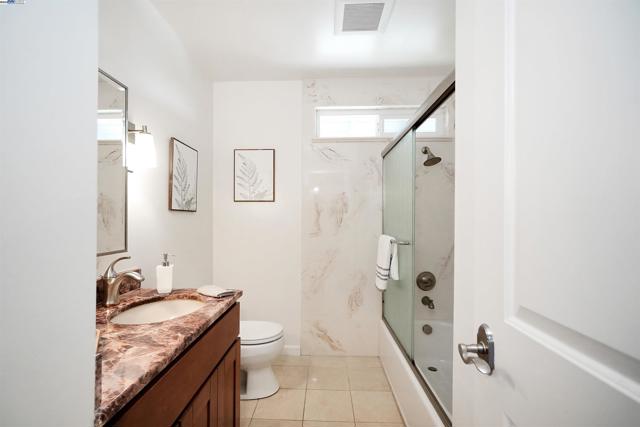3218 Oakes Dr, Hayward CA: https://media.crmls.org/mediaz/493c5d33-717c-469f-b43e-fca59db6ec7b.jpg