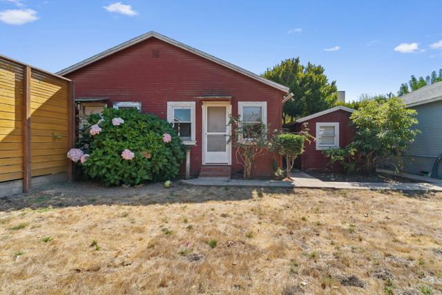 204 Hollister, Capitola CA: https://media.crmls.org/mediaz/493d42c3-d9b8-474b-ae68-8f9cfa9fa829.jpg