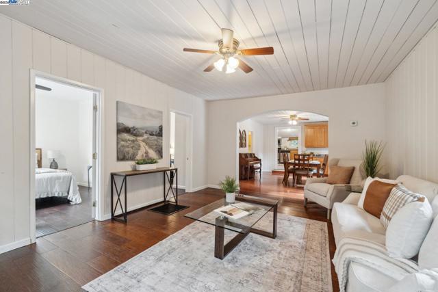 11349 Alameda Ave, Brookdale CA: https://media.crmls.org/mediaz/493df566-aeec-444c-bfc3-94f032f4ea47.jpg