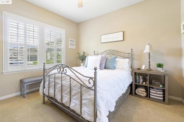 1117 Teal Ct, Brentwood CA: https://media.crmls.org/mediaz/493e00aa-9dc6-4375-ac01-e29b7ee8cc44.jpg