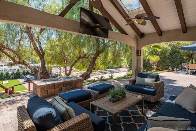 14298 Ipava Dr, Poway CA: https://media.crmls.org/mediaz/493e2c13-8a65-4d00-8966-5c32b3d36d7e.jpg