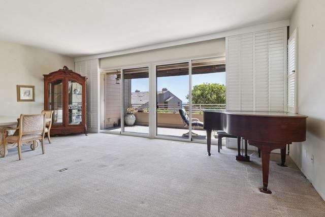 119 Spinnaker Ct, Del Mar CA: https://media.crmls.org/mediaz/493eef41-5091-49eb-b8a4-58b4d5daba09.jpg