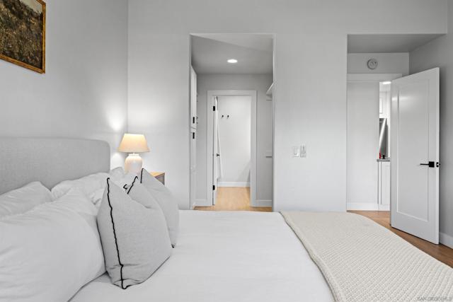 510 Camino De La Reina, San Diego CA: https://media.crmls.org/mediaz/493ef23d-98e1-4150-9075-54d67f0b87b0.jpg