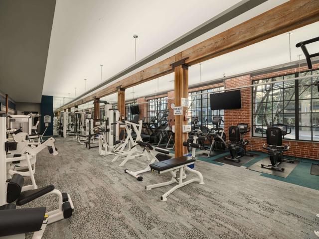 500 W Harbor Dr, San Diego CA: https://media.crmls.org/mediaz/493f1fc1-7d77-4ef2-ae4c-a462754e8c7b.jpg