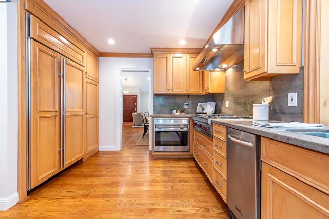 32760 Orick St, Union City CA: https://media.crmls.org/mediaz/493f7cb6-1be7-47aa-833f-c6774091a783.jpg