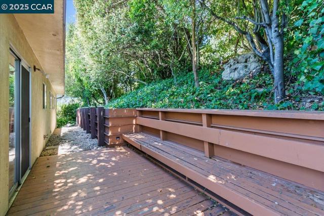 51 Rincon Rd, Kensington CA: https://media.crmls.org/mediaz/493f7e3a-b18d-4370-9635-3ed5faafd003.jpg