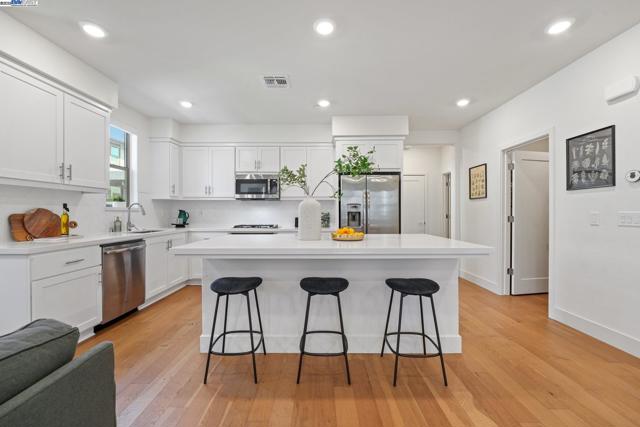 5860 Midnight Place, Dublin CA: https://media.crmls.org/mediaz/49401a6f-5f25-4d5e-b9d1-a71d2e3f8f3b.jpg