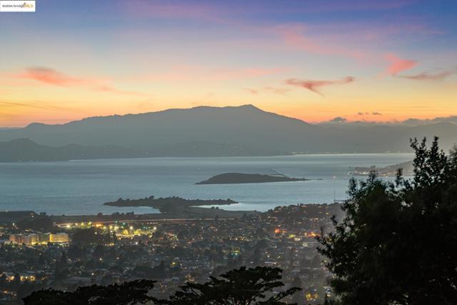 2900 Buena Vista Way, Berkeley CA: https://media.crmls.org/mediaz/4940960a-f96f-4536-9348-655f831e8a5c.jpg