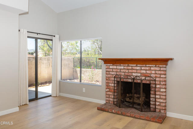 Detail Gallery Image 12 of 25 For 985 Hawthorne Ln, Ventura,  CA 93003 - 3 Beds | 3/1 Baths