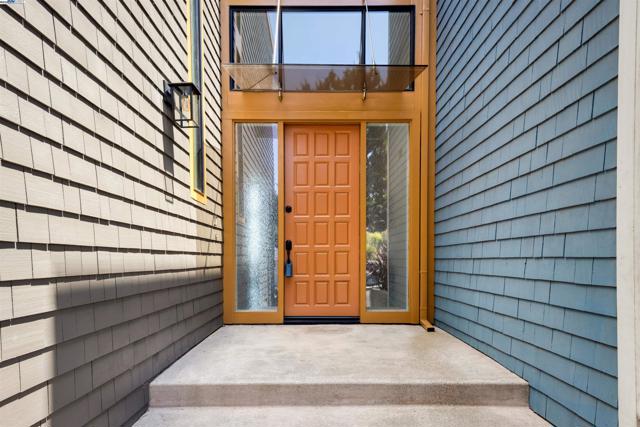 17 Ora Way, San Francisco CA: https://media.crmls.org/mediaz/49416bfa-7aea-4e7a-ac78-1299795b28ee.jpg
