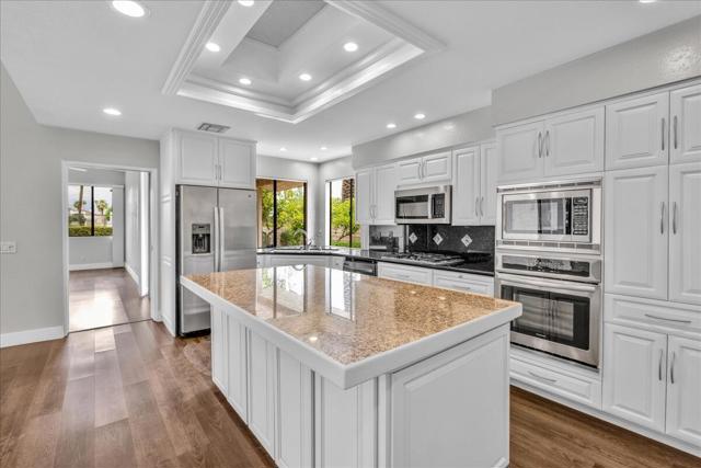 45 Lincoln Place, Rancho Mirage CA: https://media.crmls.org/mediaz/49417501-e6ce-4d8b-a3bc-05a882571eed.jpg