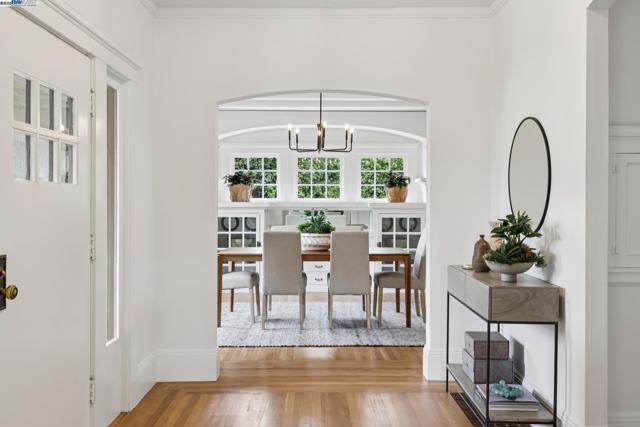 6040 LAWTON AVENUE, Oakland CA: https://media.crmls.org/mediaz/494175fd-a1b3-4a34-ae61-fbcfea6dff4c.jpg