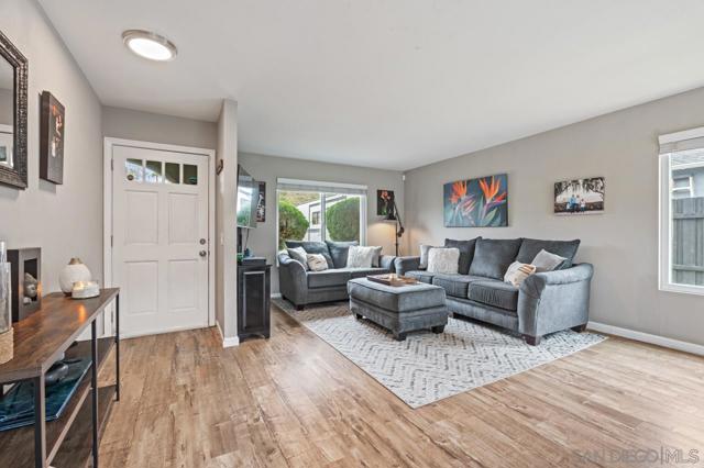 13637 Los Olivos Ave, Poway CA: https://media.crmls.org/mediaz/49417d1d-621a-4531-9cdf-bb93691c667f.jpg