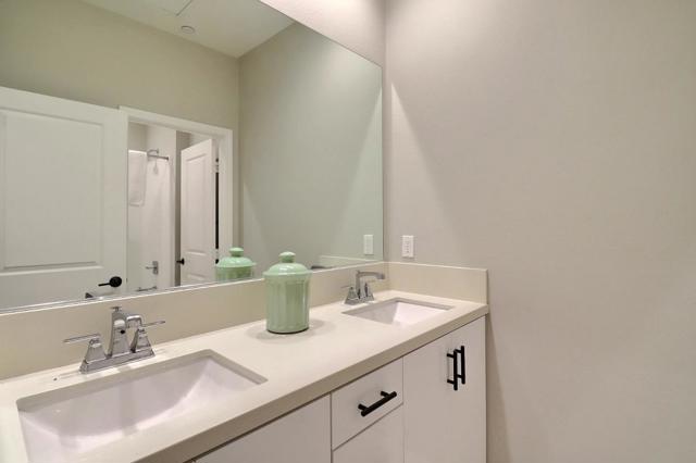 128 Parkwood, Irvine CA: https://media.crmls.org/mediaz/4942040b-6027-4ab5-95a6-f3755382cf53.jpg