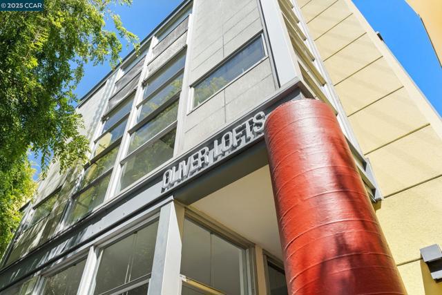 1200 65Th St, Emeryville CA: https://media.crmls.org/mediaz/4942411e-fcce-47b7-9663-38a0e91b4492.jpg