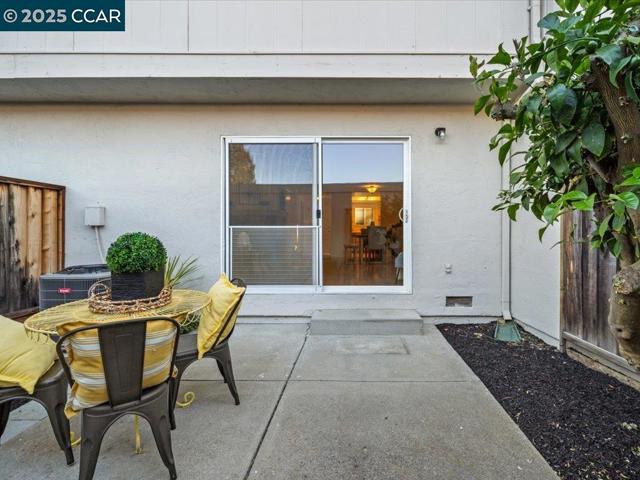 1818 Wildbrook Ct, Concord CA: https://media.crmls.org/mediaz/494244b5-8ca0-45ba-b603-e3a67d8d6f37.jpg