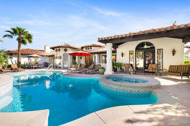 51230 Avenida Obregon, La Quinta CA: https://media.crmls.org/mediaz/49427d6f-7535-4977-a517-23d7fb914cfd.jpg
