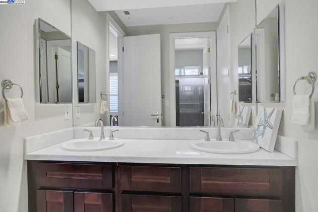 48564 Avalon Heights Ter, Fremont CA: https://media.crmls.org/mediaz/4942c4d4-8849-4023-9c7a-310daa2f8cd3.jpg