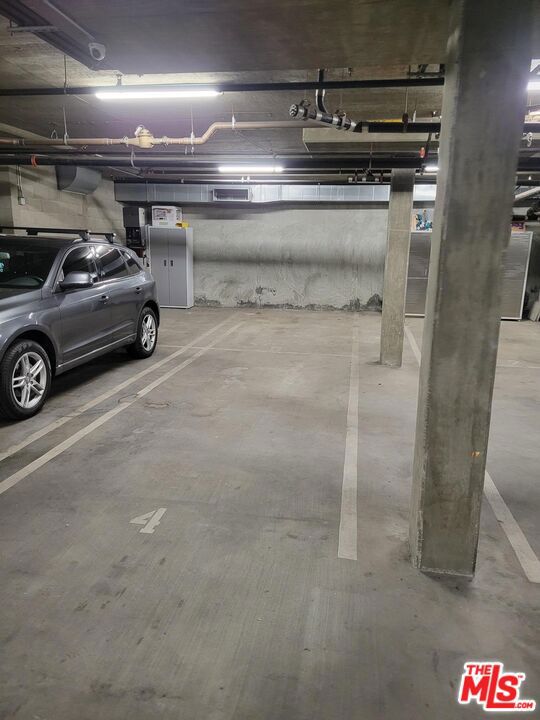 5806 Waring Avenue, Los Angeles CA: https://media.crmls.org/mediaz/4942d4b0-16e3-454c-b038-0a5adff57330.jpg