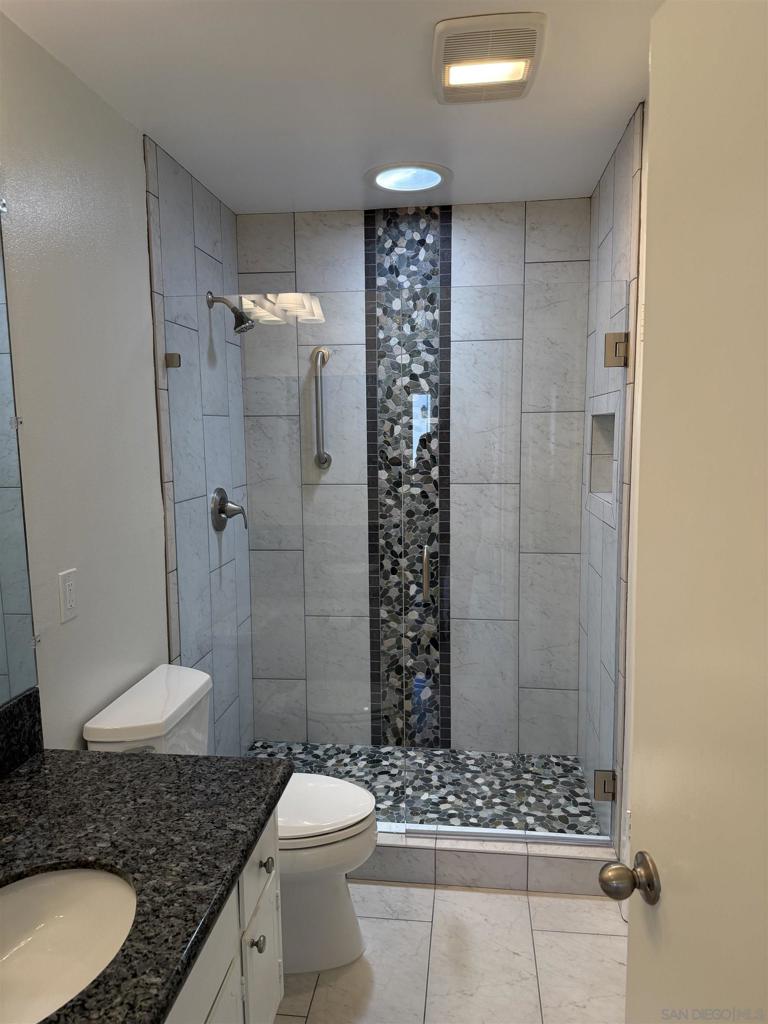 https://media.crmls.org/mediaz/49436d5c-9888-4b7a-b410-f3378a73b422.jpg?preset=X-Large