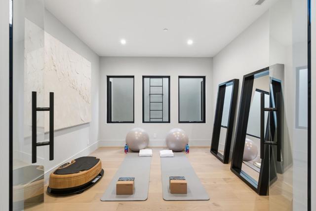 543 Tennyson Avenue, Palo Alto CA: https://media.crmls.org/mediaz/4943996d-447e-4741-9753-e5c7ec73d928.jpg
