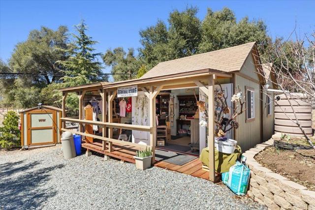 10499 Highway 79, Descanso CA: https://media.crmls.org/mediaz/4943fab0-b28a-4219-9359-33aa7589c72f.jpg