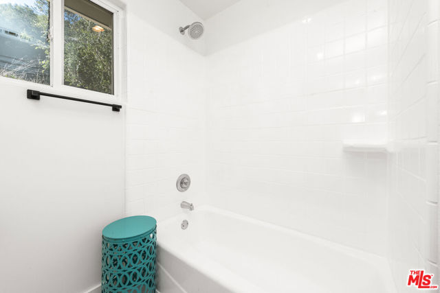 800 N Topanga Canyon Boulevard, Topanga CA: https://media.crmls.org/mediaz/494421cf-4f65-442b-b211-e36b17b833f9.jpg