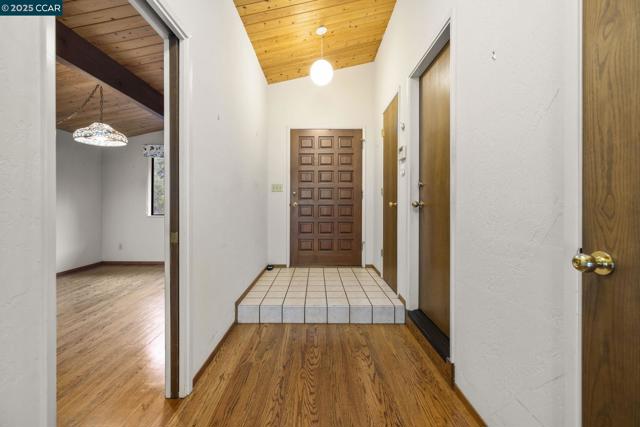 1383 Alvarado Rd, Berkeley CA: https://media.crmls.org/mediaz/49446760-bd0a-4435-af3d-d12cb329ccaa.jpg