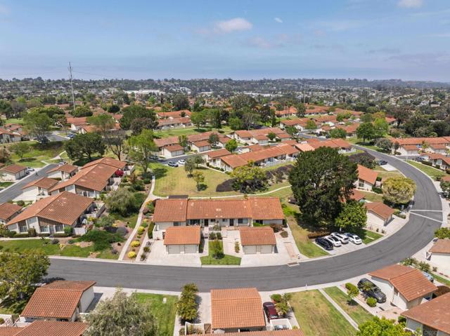 1829 Forestdale Dr, Encinitas CA: https://media.crmls.org/mediaz/494492fa-43bf-452b-8733-a99fdf647a62.jpg