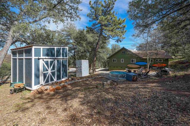 4314 Luneta Drive, Julian CA: https://media.crmls.org/mediaz/49449573-22b4-449b-8ed4-9bb94c78f882.jpg