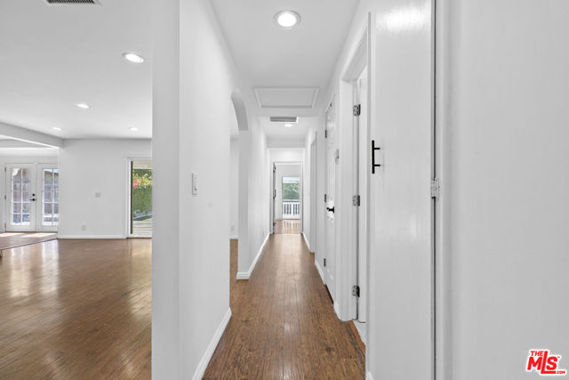 4949 San Feliciano Drive, Woodland Hills CA: https://media.crmls.org/mediaz/49450b1e-78ad-4c0c-a4bb-2207492a2071.jpg