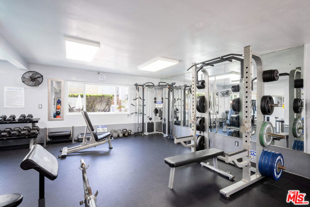 2721 2nd Street, Santa Monica CA: https://media.crmls.org/mediaz/49453036-4f24-4df3-8895-c047bf9c8b07.jpg