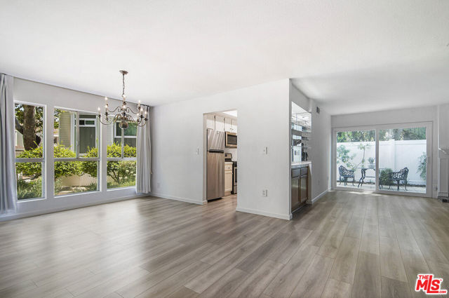 18170 Andrea Circle North, Northridge CA: https://media.crmls.org/mediaz/49453203-d791-445d-b615-1173db1763bd.jpg